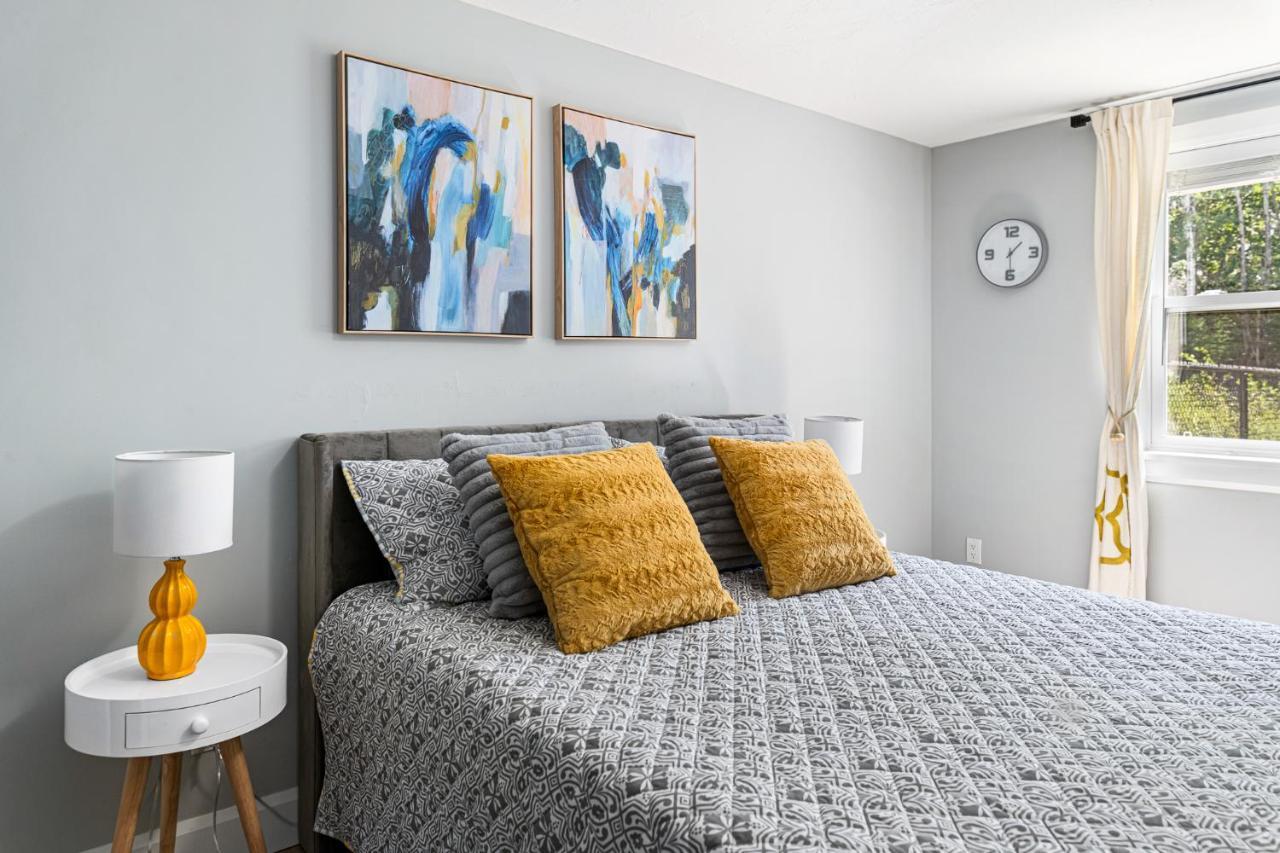 One Bedroom Apartment Moncton North ! Екстер'єр фото