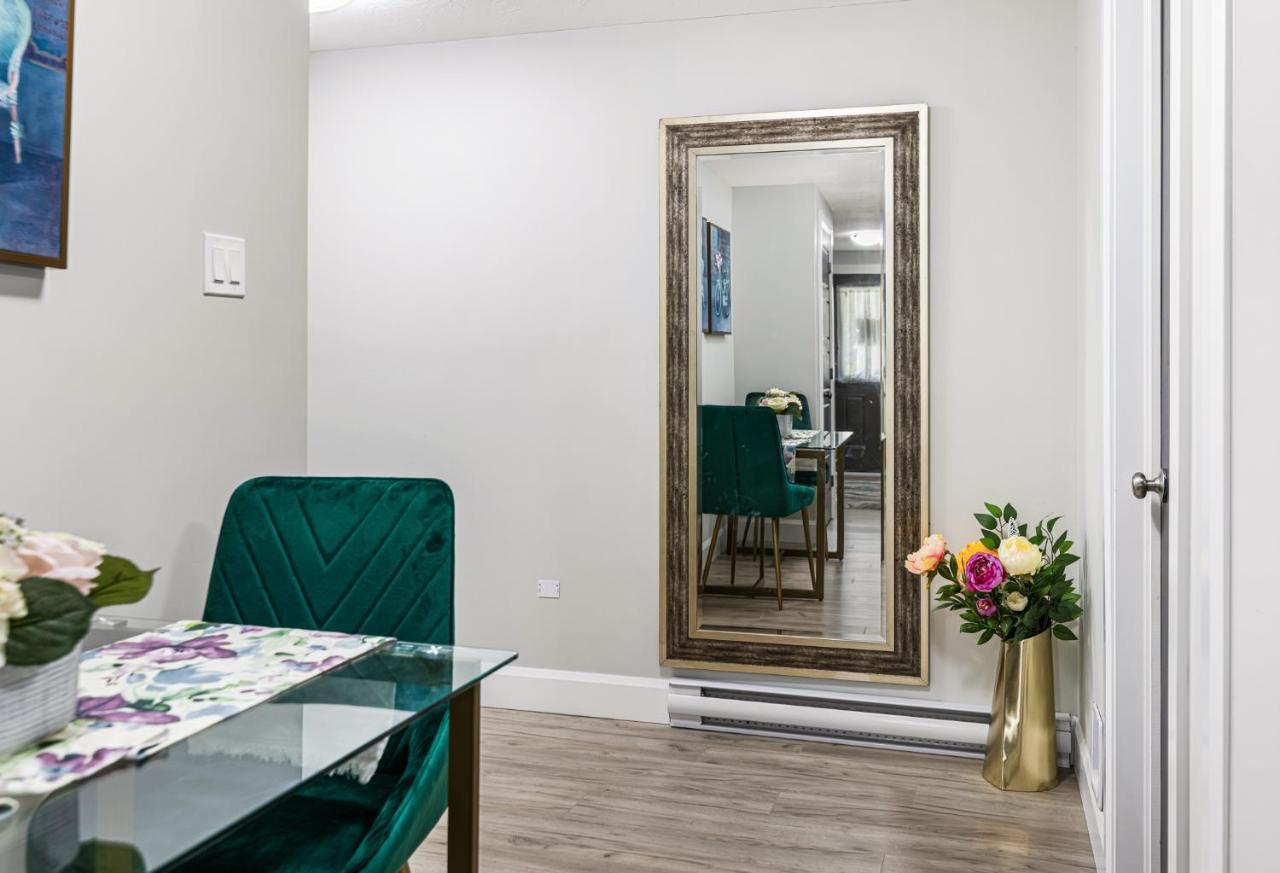 One Bedroom Apartment Moncton North ! Екстер'єр фото
