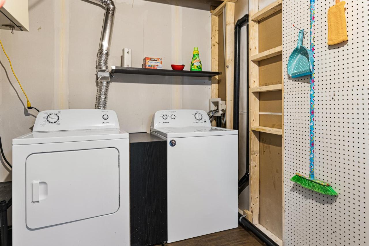 One Bedroom Apartment Moncton North ! Екстер'єр фото