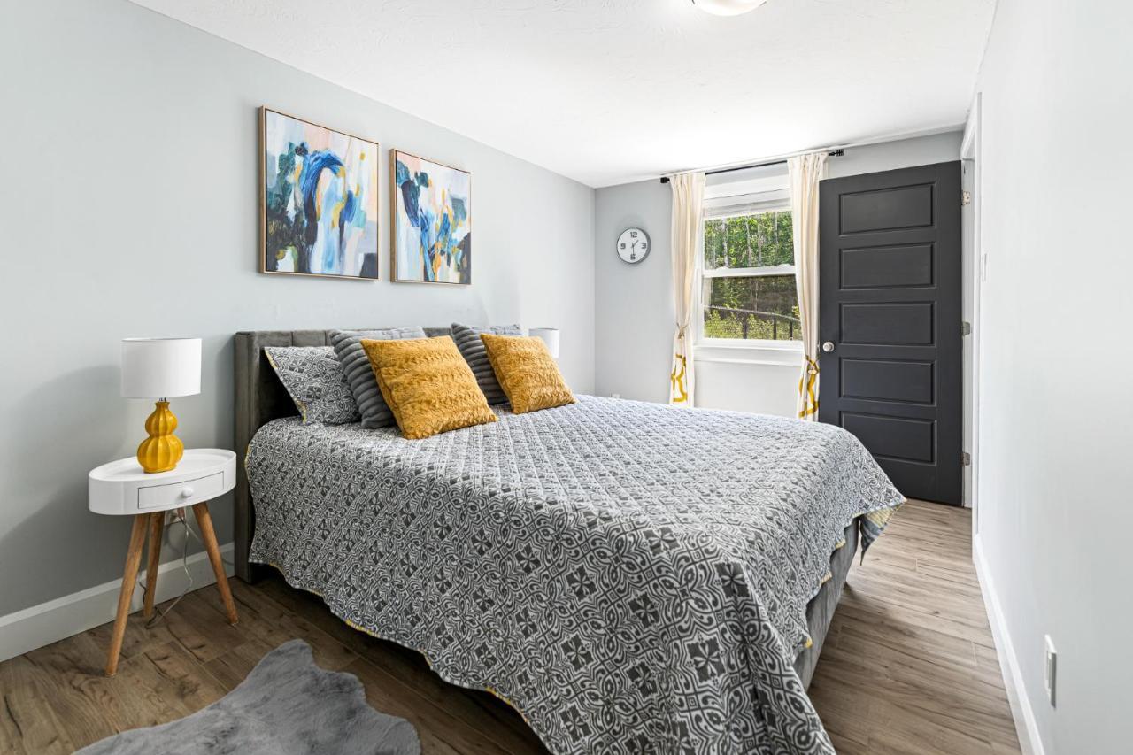 One Bedroom Apartment Moncton North ! Екстер'єр фото